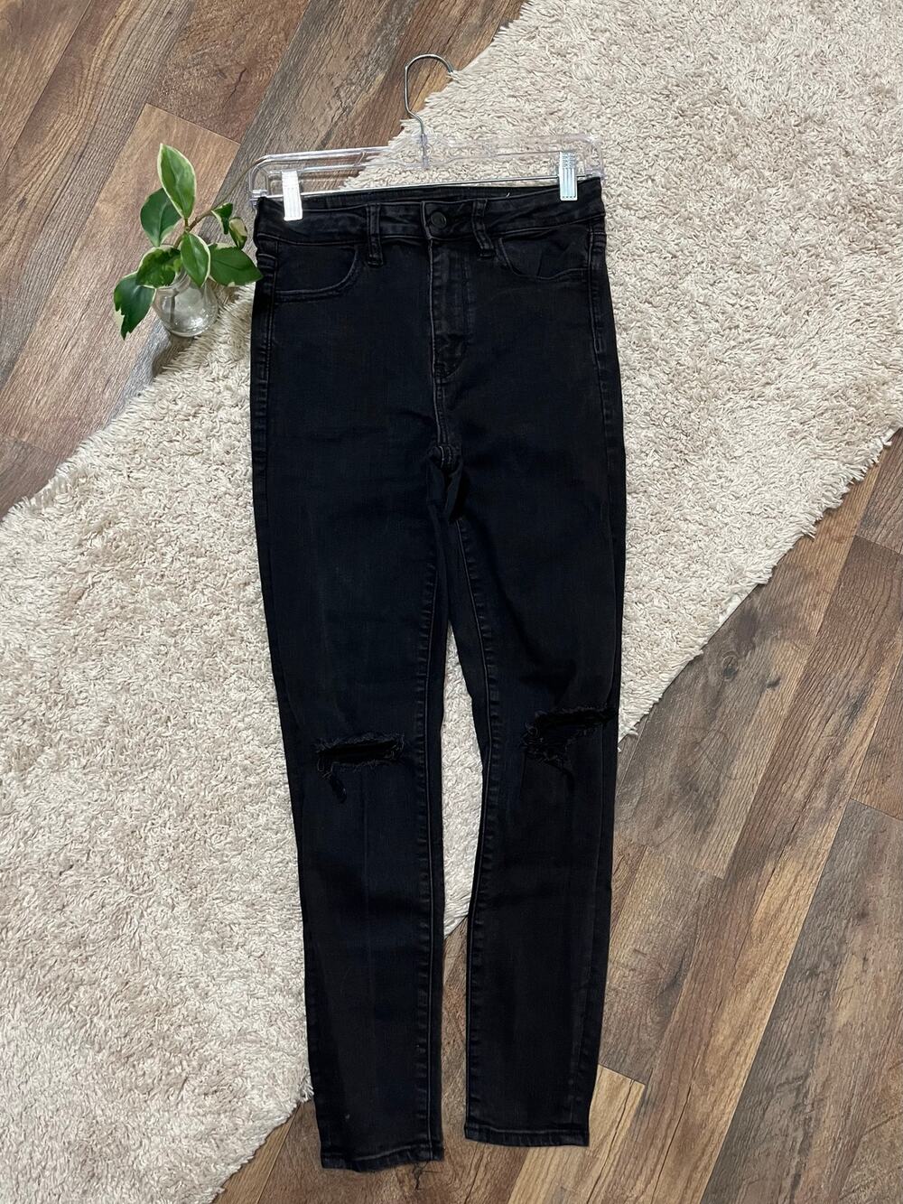 American Eagle 4 Short Black Distressed Super High-Rise Stretch Skinny Jeans
